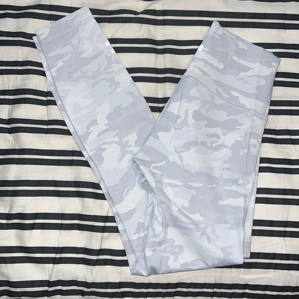 Lululemon wonder under high rise size 4